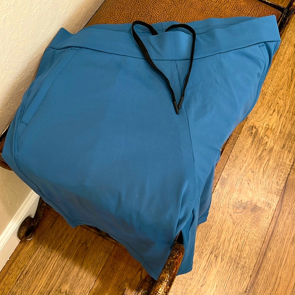 Brand New 32 Degrees Cool Stretch, Zip Pockets, Comfort Sport Performance Shorts